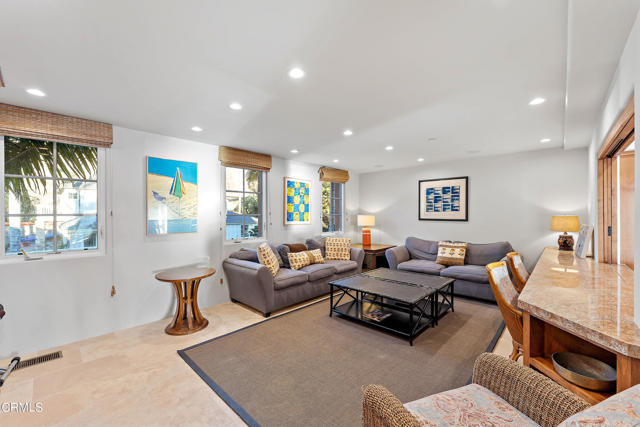 2956 Solimar Beach Drive Drive, Ventura CA: https://media.crmls.org/mediaz/cc1d20a3-ee10-4ec0-a90e-33857531bd8d.jpg