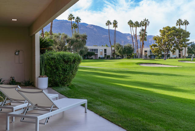 399 Desert Lakes Drive, Palm Springs CA: https://media.crmls.org/mediaz/cc1d326a-35fa-4997-807c-04af6b24bd1a.jpg