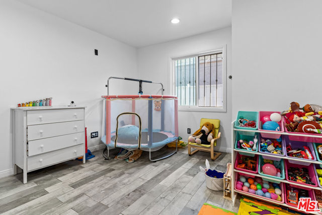 2205 S Burnside Avenue, Los Angeles CA: https://media.crmls.org/mediaz/cc1d823f-0ecf-47b4-b0c0-1ebeafc6df34.jpg