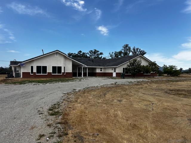 2152 Walnut St, Ramona CA: https://media.crmls.org/mediaz/cc1d9dfb-aa92-4566-b251-3c6a811759b9.jpg