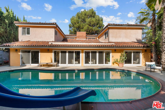 2103 N Hobart Boulevard, Los Angeles CA: https://media.crmls.org/mediaz/cc1da87c-5e6d-478d-8a06-583a185d1b21.jpg