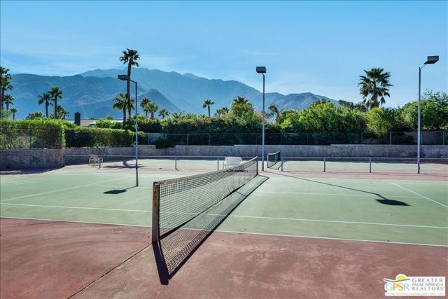 2861 Sundance Circle, Palm Springs CA: https://media.crmls.org/mediaz/cc1e1271-e7cf-4105-bbf1-62e44f34920f.jpg