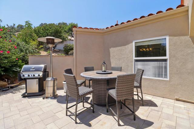 944 Rainbow Crest Road, Fallbrook CA: https://media.crmls.org/mediaz/cc1e15de-e876-4362-bc34-e1ed0254c2bd.jpg