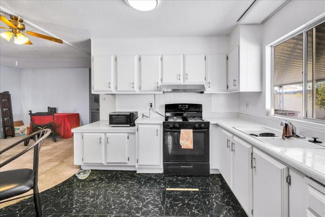 7425 Church Street, Yucca Valley CA: https://media.crmls.org/mediaz/cc1e2f5d-0130-4ae4-91c8-511f2ac9c452.jpg