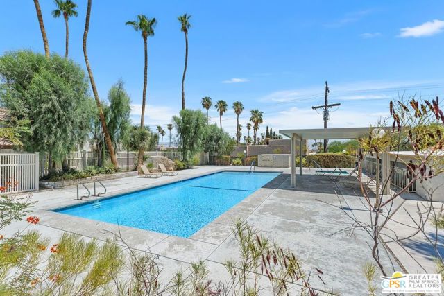1852 N Mira Loma Way, Palm Springs CA: https://media.crmls.org/mediaz/cc1e3264-d7a4-4765-8236-b37e853584d1.jpg