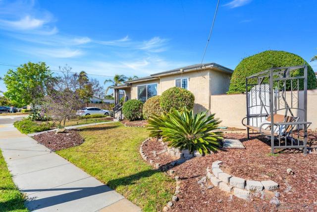 657 Fig St, Chula Vista CA: https://media.crmls.org/mediaz/cc1f1361-6aad-4b4f-a483-3a53c11d14e8.jpg