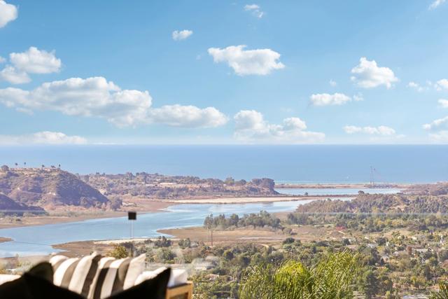7117 Obelisco Cir, Carlsbad CA: https://media.crmls.org/mediaz/cc1f1ef2-9c87-42b4-bba7-6272189310bf.jpg