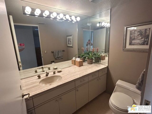 261 Kavenish Drive, Rancho Mirage CA: https://media.crmls.org/mediaz/cc1f5877-ef38-4162-a568-c37847ab3535.jpg