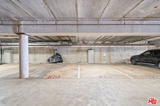 80 S Grand Avenue, Pasadena CA: https://media.crmls.org/mediaz/cc20295d-840d-471e-911b-ff7395bc8197.jpg
