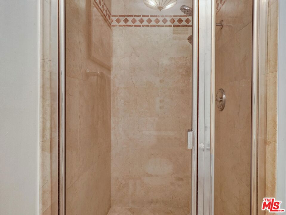 https://media.crmls.org/mediaz/cc20e762-3a8f-4467-befe-8457fa6c456e.jpg?preset=X-Large