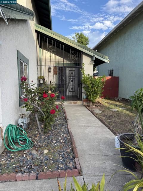 278 6th St, Richmond CA: https://media.crmls.org/mediaz/cc21c38a-0ab2-4576-8f62-57cc72df2c6c.jpg