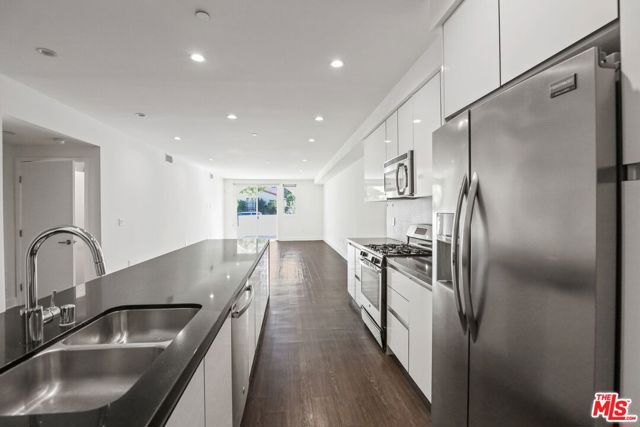 1868 Kelton Avenue, Los Angeles CA: https://media.crmls.org/mediaz/cc21faeb-3f59-4137-b6fb-2b1cad12a534.jpg