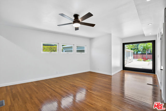 2121 Marine Street, Santa Monica CA: https://media.crmls.org/mediaz/cc2250a1-6d0a-4577-ab30-856a257d85dd.jpg