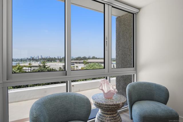 1820 Avenida del Mundo, Coronado CA: https://media.crmls.org/mediaz/cc228785-57dc-4ad3-a4c1-91ee33a4983d.jpg