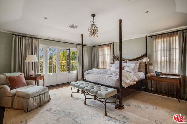 Drew Fenton | 131 S Carmelina Avenue Los Angeles CA | MLS: 7025814