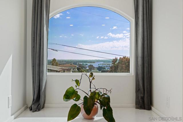 3360 Mount Laurence, San Diego CA: https://media.crmls.org/mediaz/cc237d29-28bd-4963-9600-07bffacd3fbb.jpg