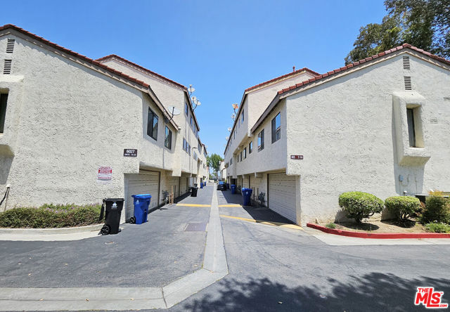 18130 Oxnard Street, Tarzana CA: https://media.crmls.org/mediaz/cc2385db-2a47-4519-9ad2-a13cc389dddf.jpg