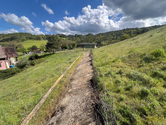 5390 Little Uvas Road, Morgan Hill CA: https://media.crmls.org/mediaz/cc23883d-96d2-4d38-bdd6-43e528d766bb.jpg