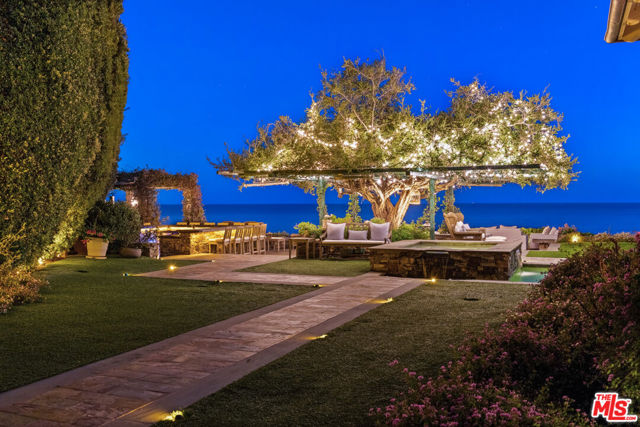 27540 Pacific Coast Highway, Malibu CA: https://media.crmls.org/mediaz/cc23ddef-5ab3-4a16-94cc-f1de74206306.jpg