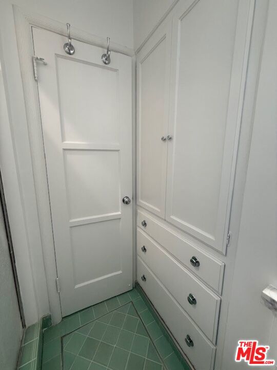 2515 Canyon Drive, Los Angeles CA: https://media.crmls.org/mediaz/cc23fd61-4702-49d0-a271-5f65cfb43de3.jpg