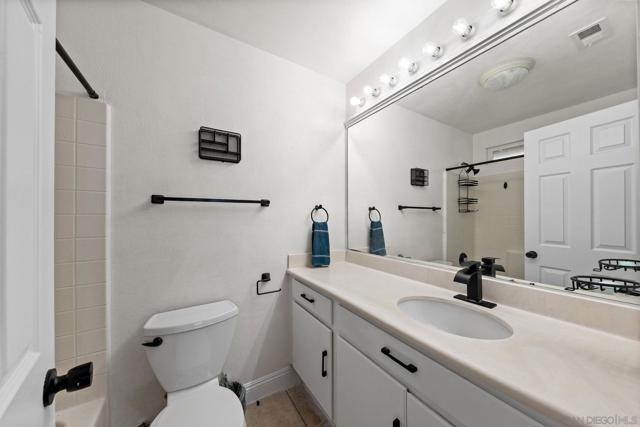 3585 Acacia St, San Diego CA: https://media.crmls.org/mediaz/cc240a77-4513-4c99-a4a6-d2872579fd5d.jpg
