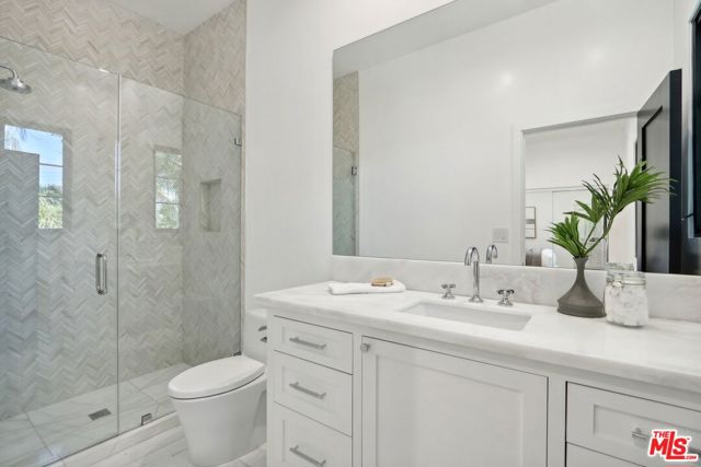 4261 Temma Court, Calabasas CA: https://media.crmls.org/mediaz/cc242abf-4577-41bf-92e9-04e107460ae5.jpg