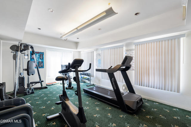 485 Country Club Drive, Simi Valley CA: https://media.crmls.org/mediaz/cc2508aa-ff13-4e61-b262-950db8a4970c.jpg