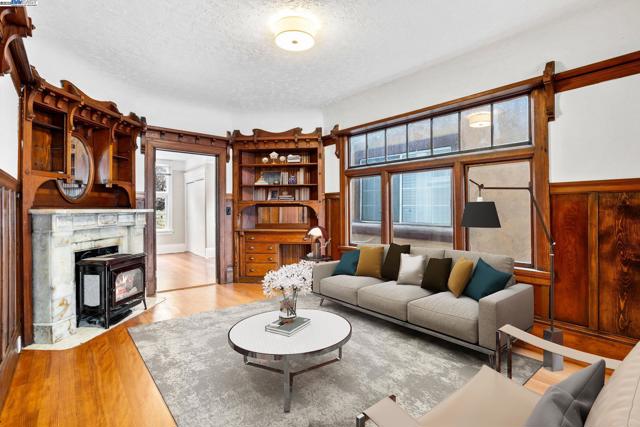 857 Athens Ave, Oakland CA: https://media.crmls.org/mediaz/cc254626-bea3-4c17-b057-8a09a22b2c3c.jpg