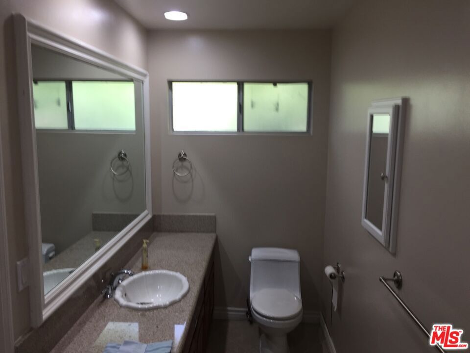 https://media.crmls.org/mediaz/cc258837-33e1-4cc4-a3af-b1277395a080.jpg?preset=X-Large