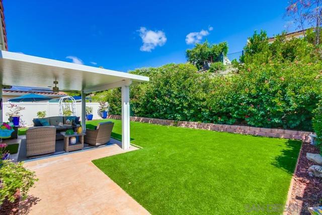 10970 Shy Bird Ln, San Diego CA: https://media.crmls.org/mediaz/cc259005-1640-456d-a9da-6f3bafc05d11.jpg