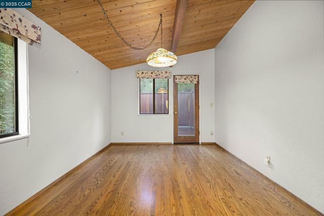 1383 Alvarado Rd, Berkeley CA: https://media.crmls.org/mediaz/cc262b71-b03d-4674-bfd2-e00a20d4c608.jpg
