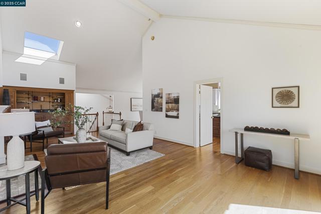 25 Watchwood Ct, Orinda CA: https://media.crmls.org/mediaz/cc2660b6-e8a2-4aae-aee9-d0b09ee10f0f.jpg