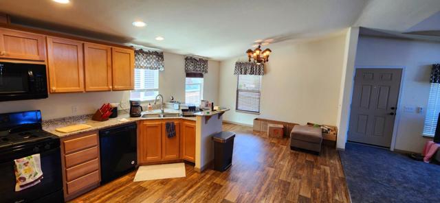 347 Carmel Avenue, Marina CA: https://media.crmls.org/mediaz/cc26e5cd-bb73-4f2a-a0b6-3d949704cb48.jpg
