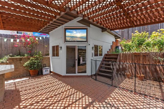 925 Moody Dr, Escondido CA: https://media.crmls.org/mediaz/cc26ec0a-51ae-41b4-8681-61e17cbdddaf.jpg