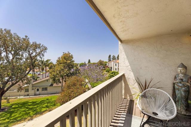 902 Caminito Madrigal, Carlsbad CA: https://media.crmls.org/mediaz/cc27f267-d337-4ca1-80af-00565443f2ad.jpg