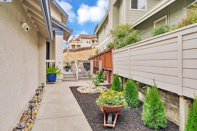 47 Summer Hill Court, Danville CA: https://media.crmls.org/mediaz/cc280764-27b7-4b41-9f04-f828f9d515f3.jpg