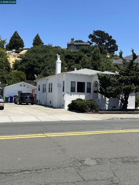 1241 Pinole Valley Rd, Pinole CA: https://media.crmls.org/mediaz/cc28e216-3f26-4f14-8e6f-c10ea67e1ee9.jpg