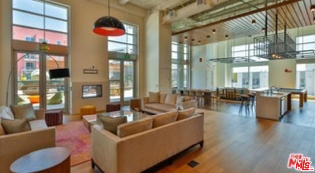 555 Spring Street, Los Angeles CA: https://media.crmls.org/mediaz/cc29164c-a319-4d28-9b91-f94c55688c06.jpg