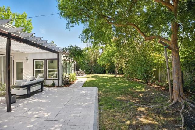 747 De Soto Drive, Palo Alto CA: https://media.crmls.org/mediaz/cc29308d-b5d2-4271-9455-3c91136cf238.jpg