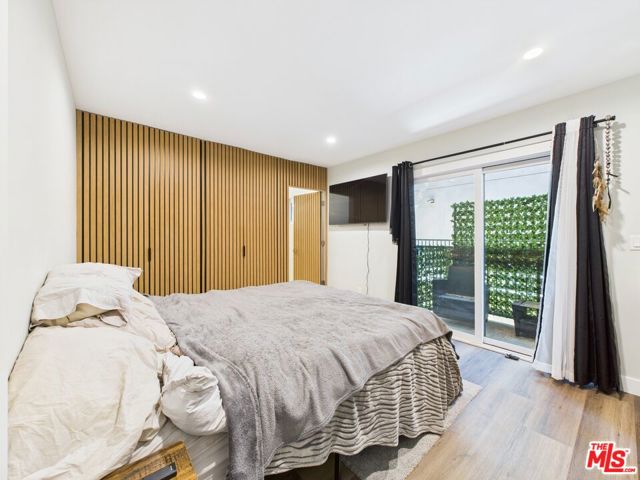 15344 Weddington Street, Sherman Oaks CA: https://media.crmls.org/mediaz/cc295932-92c1-46ab-b1aa-417dc36331b8.jpg