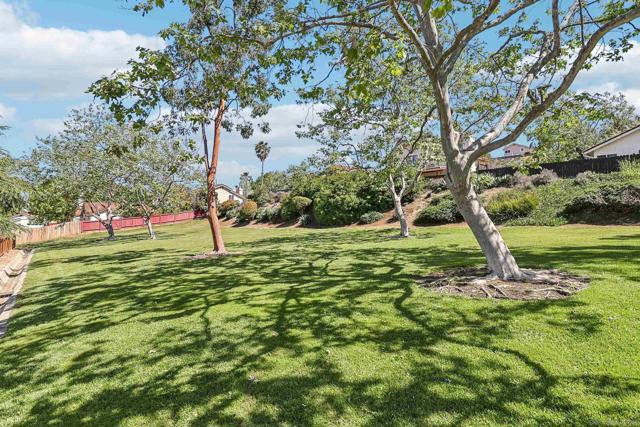 2431 Bobcat Gln, Escondido CA: https://media.crmls.org/mediaz/cc2a112f-ecef-4085-8a68-3e6b88cebd41.jpg