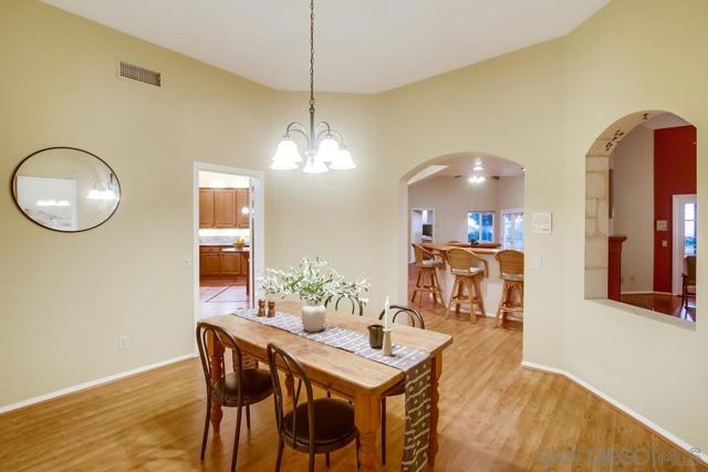 14442 Ranch Trail Drive, El Cajon CA: https://media.crmls.org/mediaz/cc2a7211-61cc-4983-ac55-87d3651e0d63.jpg