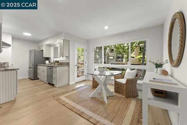 412 Woodminster, Moraga CA: https://media.crmls.org/mediaz/cc2a8e83-8c50-4a1d-a344-a570a4495c9c.jpg
