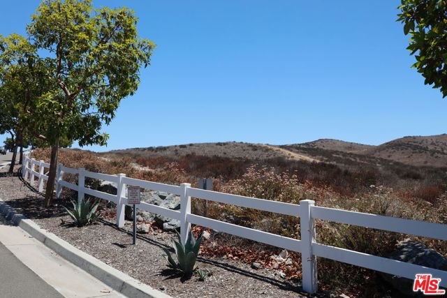 15775 Laurel Branch Ct, Riverside CA: https://media.crmls.org/mediaz/cc2b2281-dc60-4836-afae-ebbfb6e72e85.jpg