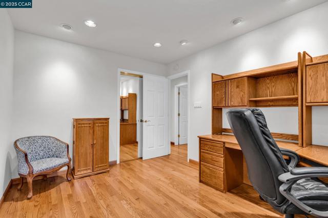 2032 Vanderslice Ave, Walnut Creek CA: https://media.crmls.org/mediaz/cc2b441c-7927-4214-9bc6-67069a9503e4.jpg