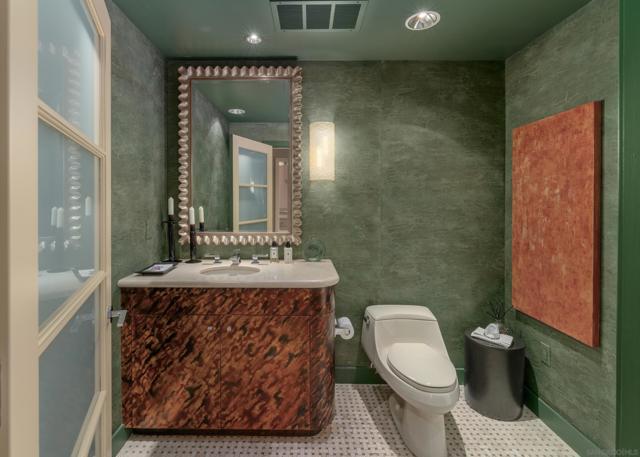 700 W Harbor Dr, San Diego CA: https://media.crmls.org/mediaz/cc2bf254-b66d-4cfa-91f1-9c0347a4ba30.jpg