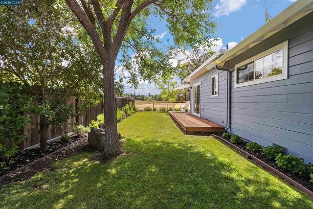 225 Babette Ct, Pleasant Hill CA: https://media.crmls.org/mediaz/cc2bf63c-0a7d-4fb6-b66d-d07a0a336976.jpg