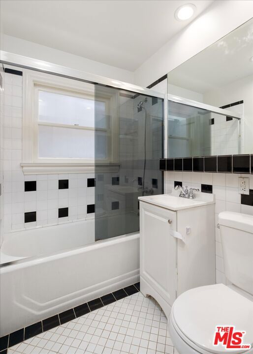 6612 Emmet Terrace, Los Angeles CA: https://media.crmls.org/mediaz/cc2cd63a-a80d-4568-8e6a-a0dea7b0c48a.jpg