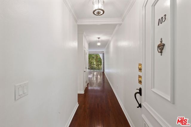 1375 Kelton Avenue, Los Angeles CA: https://media.crmls.org/mediaz/cc2d2e3b-5314-4adc-99d7-568edc4cd49d.jpg