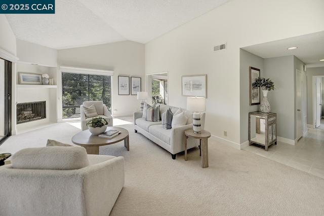 3288 Terra Granada Dr, Walnut Creek CA: https://media.crmls.org/mediaz/cc2da485-d6ab-4027-9886-25937a00dcf9.jpg
